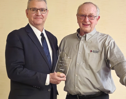 Gene Hansen accepts award