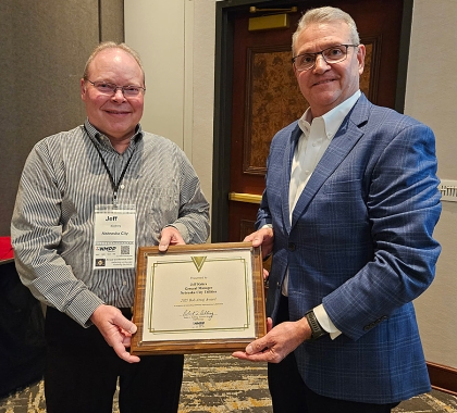 Jeff Kohrs receives Bob Arraj Service Award